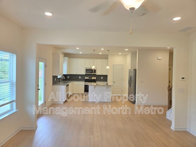 Photo - 142 Hadley Wy