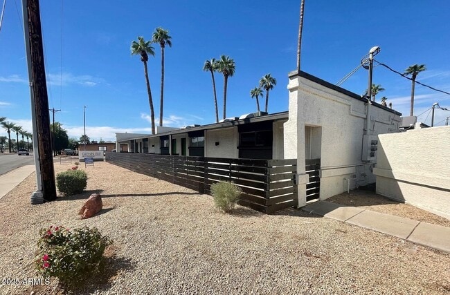 Building Photo - 6802 W Glendale Ave Unit 18