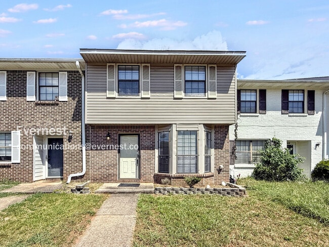 Building Photo - 2227 Cheshire Dr Rental