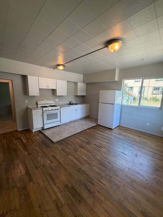 Photo - 813 W Clay Ave Unit B