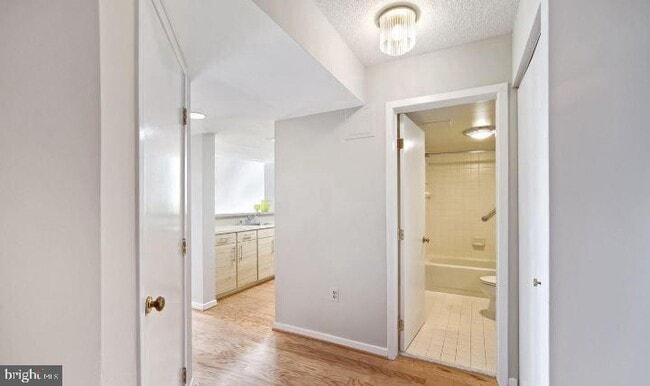 Building Photo - 2111 Wisconsin Ave NW Unit 615