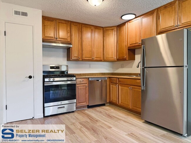 Photo - Newly updated & well-equipped 2 bd. duplex! House