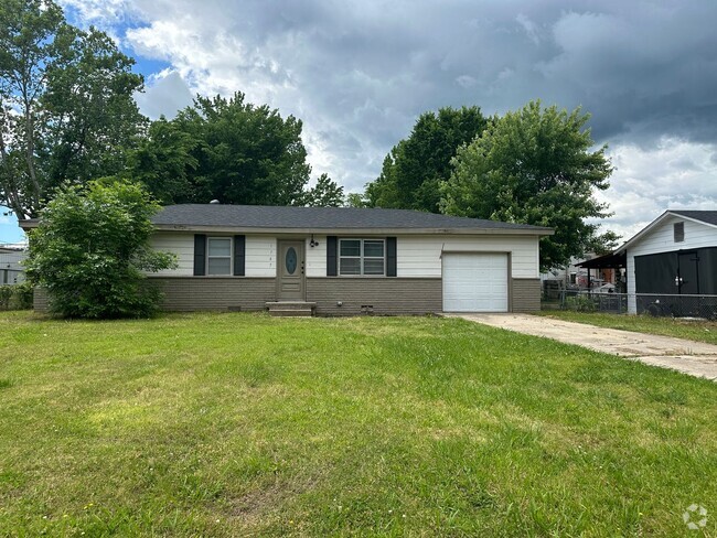 Building Photo - $1,100.00 MOVE-IN-SPECIAL Rental