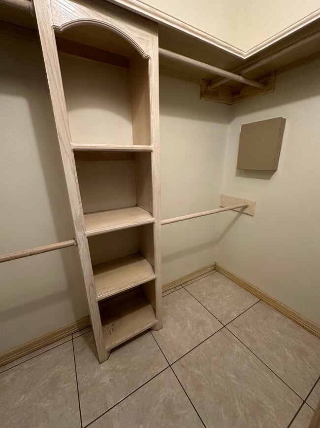 Building Photo - 2019 W 42nd St Rental