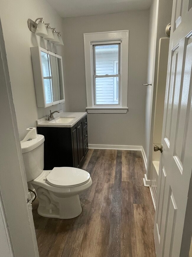 Building Photo - 188 Taft Ave Unit 3