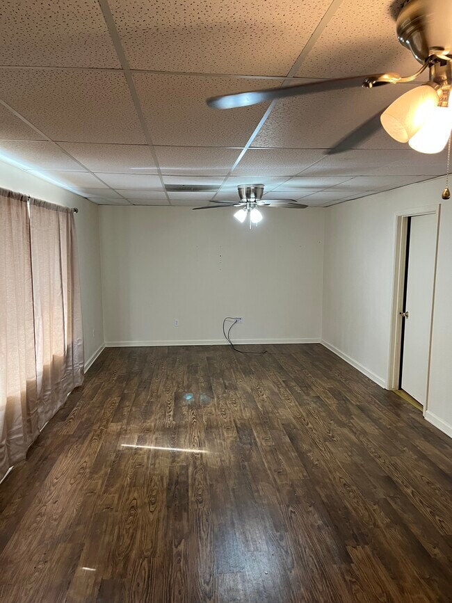 Photo - 305 Faye Ave