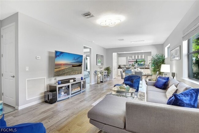 Photo - 10908 Clarendon St