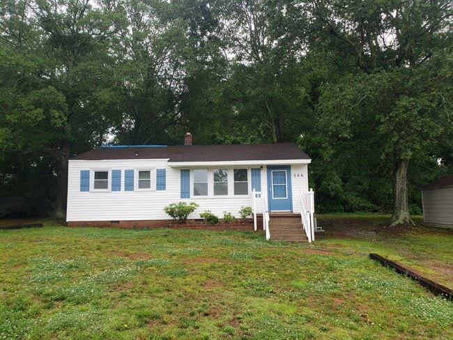 Photo - 306 Crosby Cir House