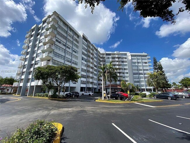 Building Photo - 1200 NE Miami Gardens Dr Unit 219W