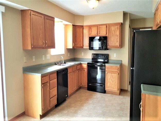 Photo - 440 Dexter Ct