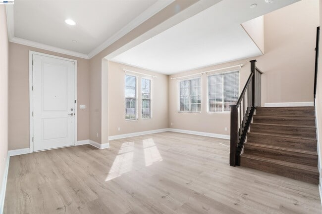 Photo - 967 Dainty Ave