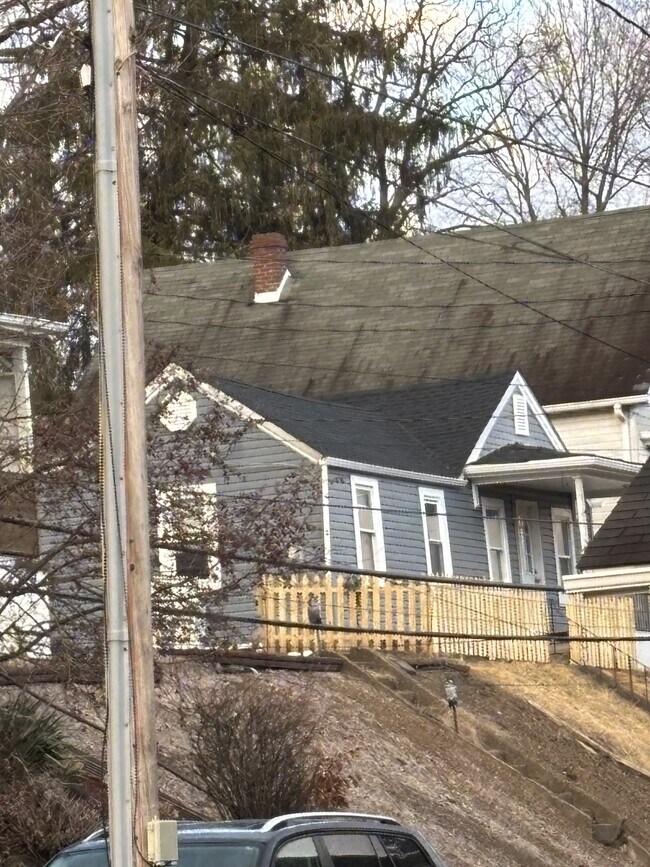 Photo - 252 State St W House