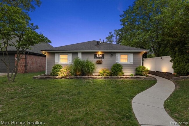 Photo - 486 Charlevoix St