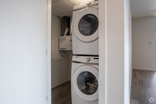 3BR, 2BA - 1034SF - In-Unit Laundry - Heritage Flats