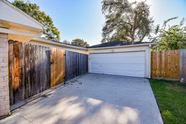 Photo - 2835 Pepperwood Dr
