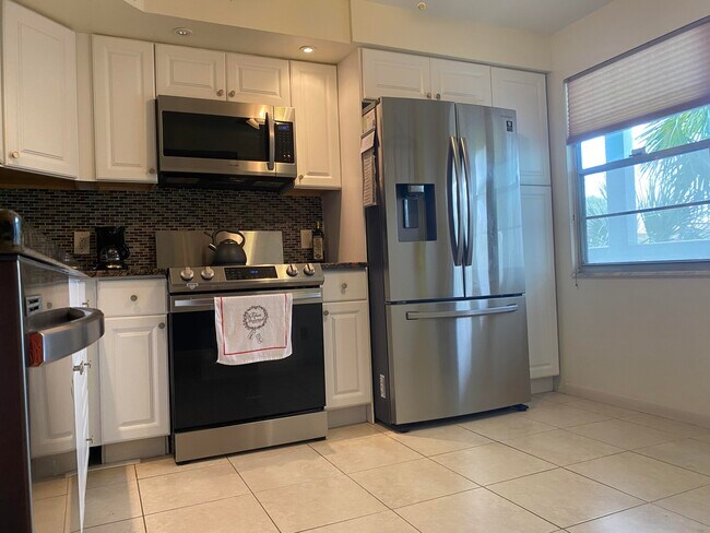 Photo - 2804 Victoria Way