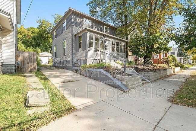 Photo - 1021 Sherman St SE