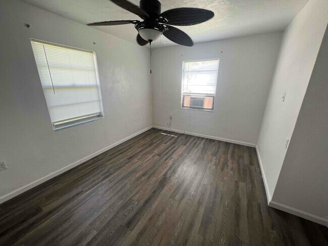 Photo - 1154 Harbor Dr