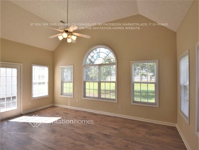 Photo - 312 Glouchester Dr