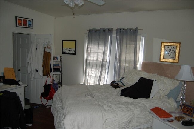 Photo - 1905 David St