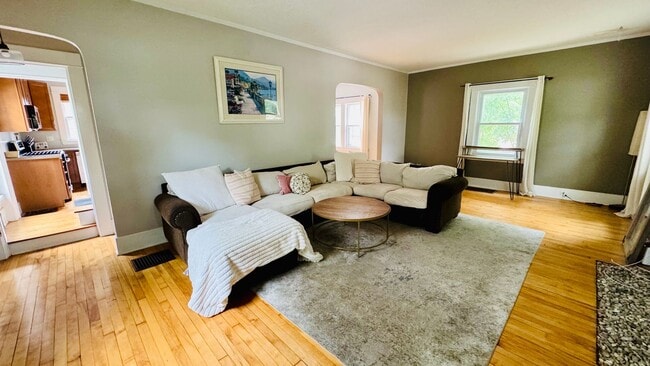 Photo - 360 Carlton Ave SE