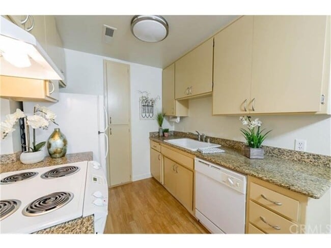 Photo - 1412 N Cherry St Unit 1412 North Cherry St. Apt. 2