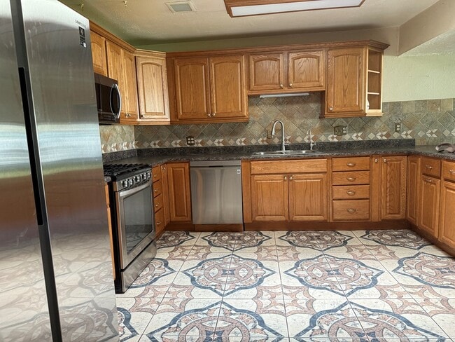 Photo - 2008 N Washington St