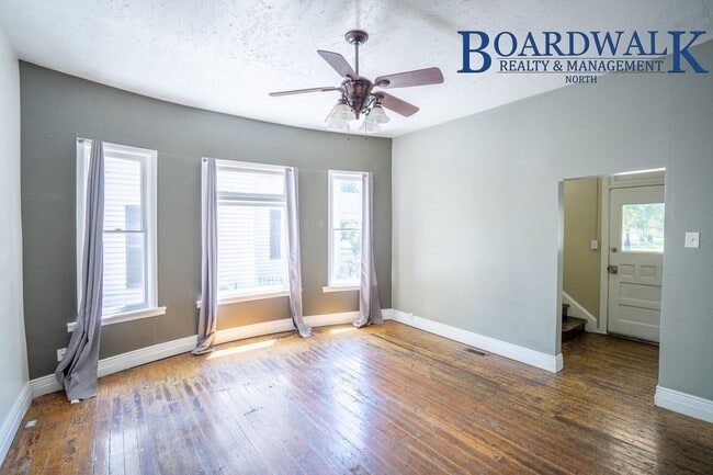 Photo - 4 Bedroom Victorian Single Family Home