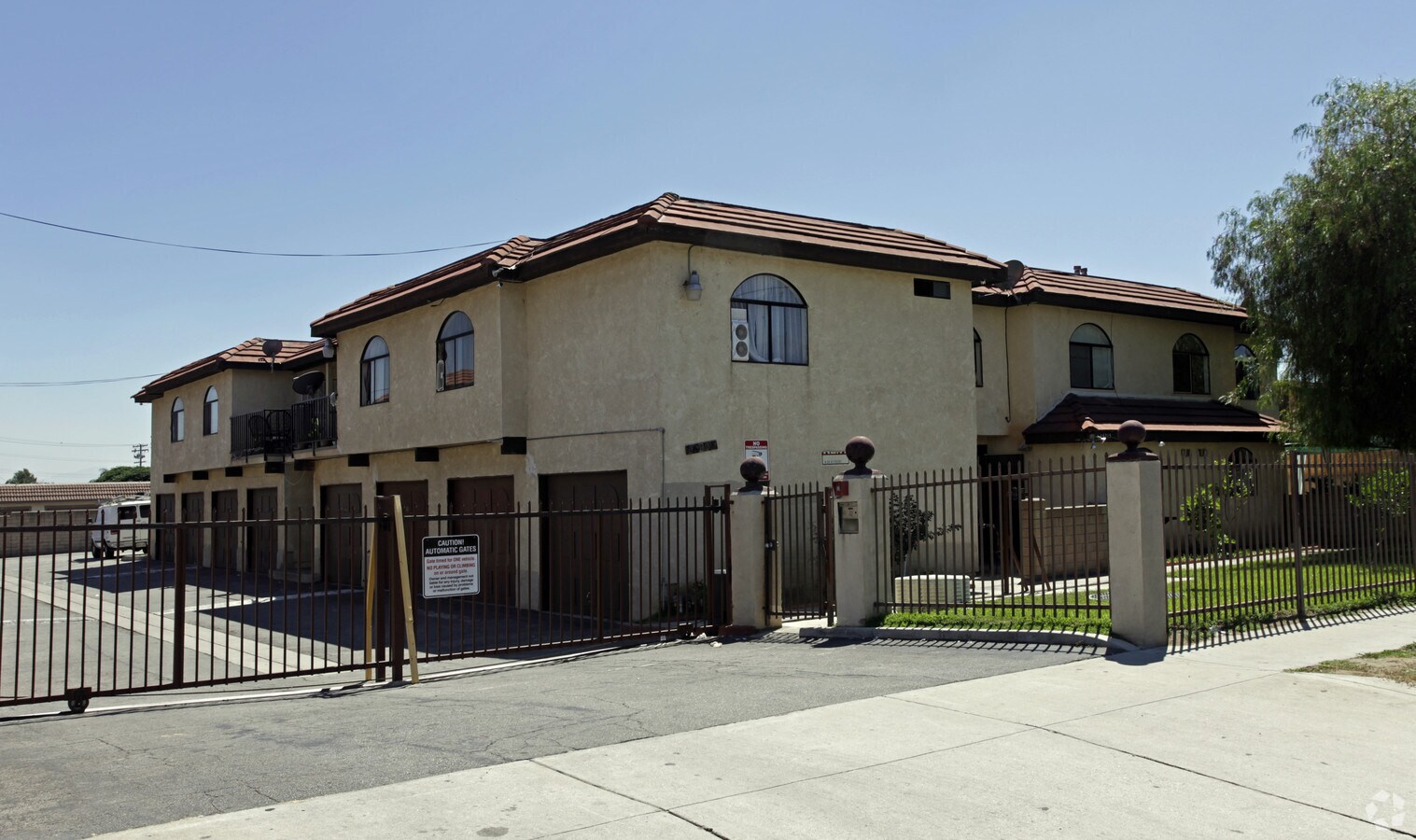 Photo - Chateaux Merrill Apts