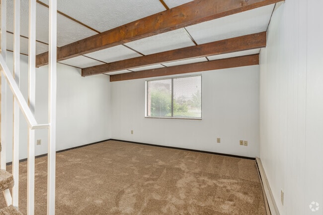 1BR, 1BA - 672SF - Living Room