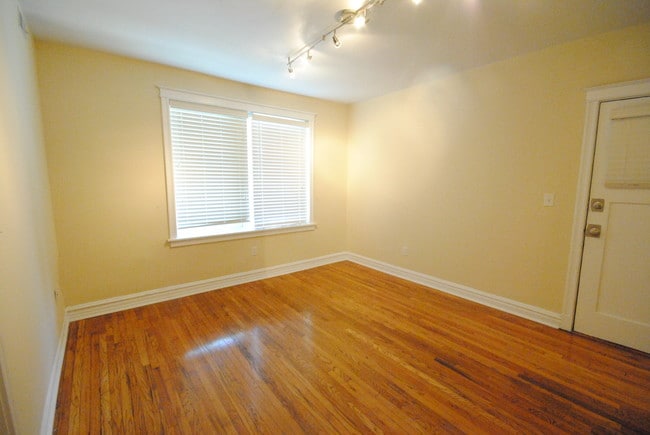 Photo - Oakview Place