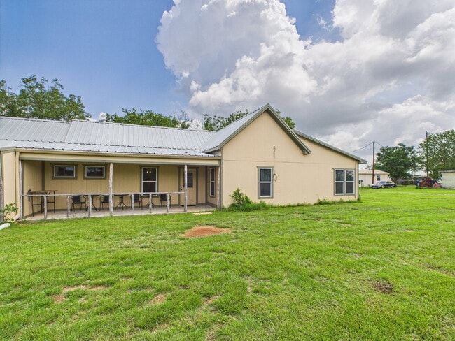 Building Photo - Furnished Move-in Ready 3/2 Unit B Rental