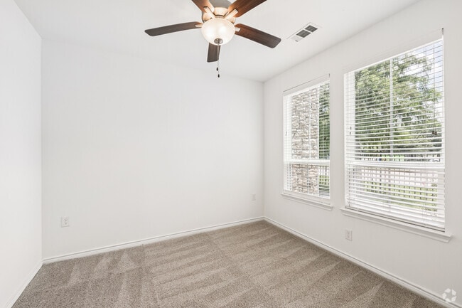 2BR, 2BA - 887SF - Primary Bedroom