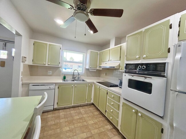 Photo - 5780 Fernley Dr W