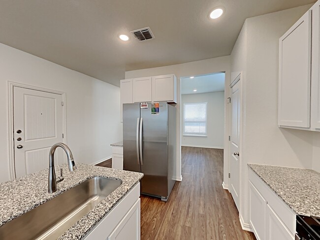 Photo - 437 Pebble Bend