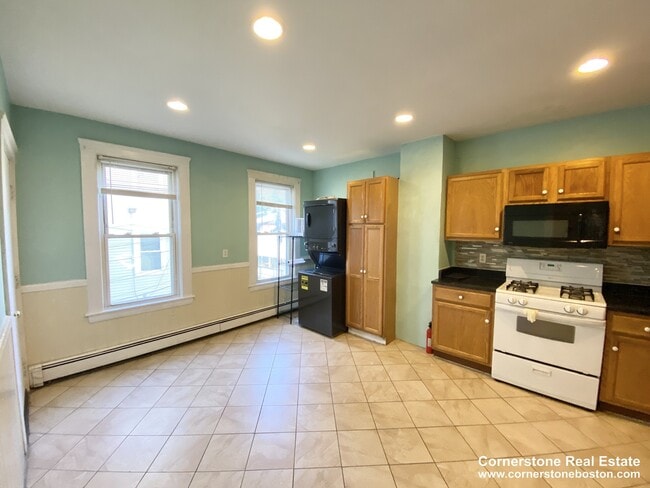 Photo - 1562 Tremont St