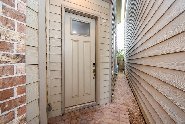 Photo - 8413 Water Oak Pass Dr