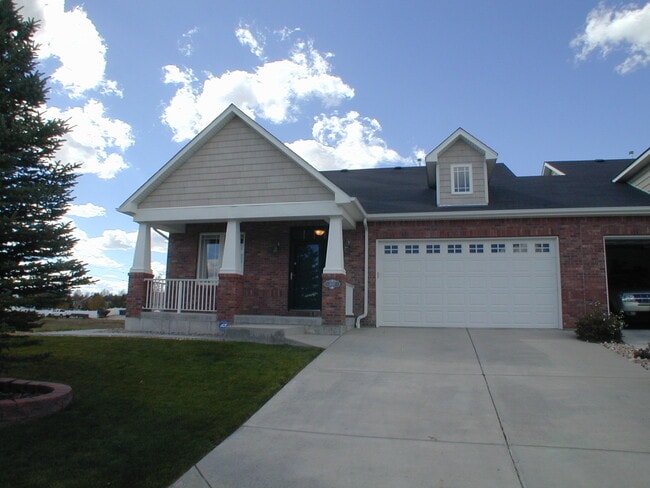Building Photo - House For Lease