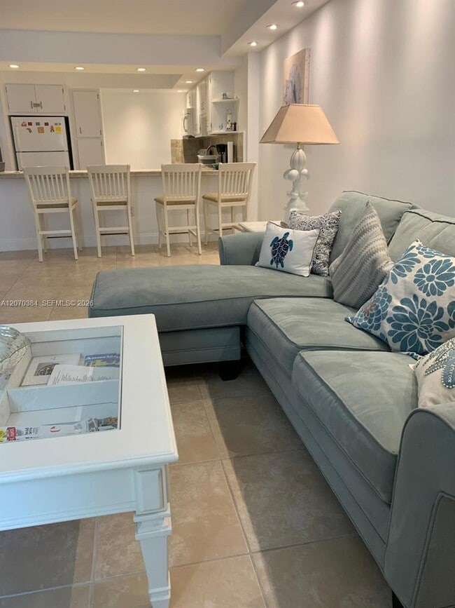 Building Photo - 5701 Collins Ave Unit 311