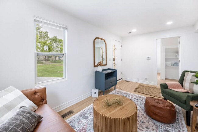 Photo - 1523 E Madge Ave