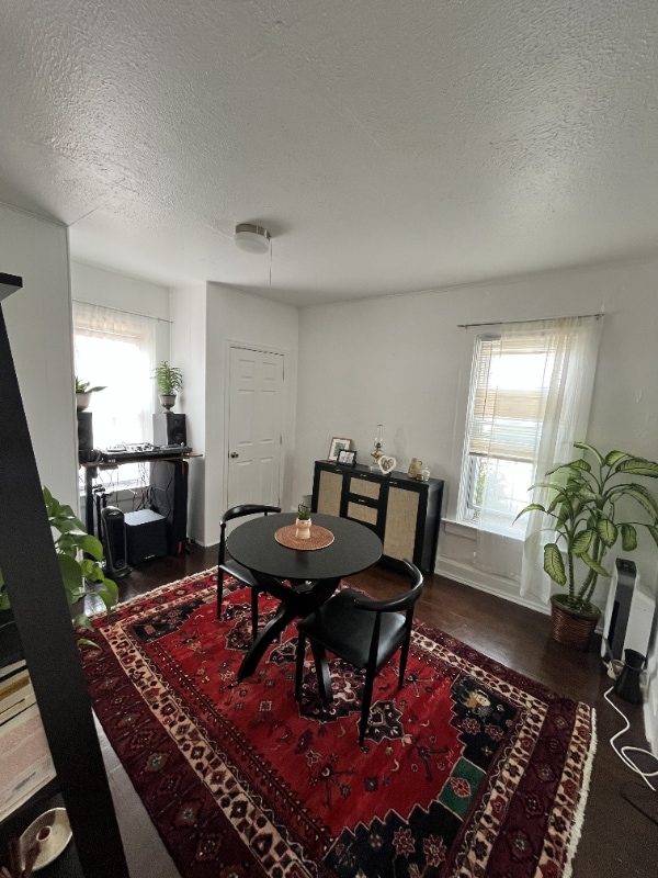 Photo - 2557 Grove St