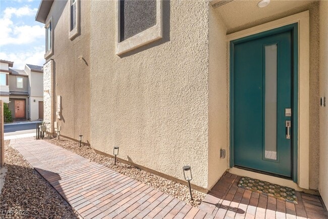 Building Photo - 670 Infinity Rdg St