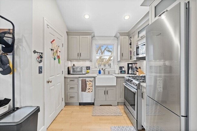 Building Photo - 64 Ashland St Unit 2 Rental