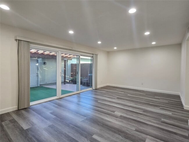 5475 Cajon Ave