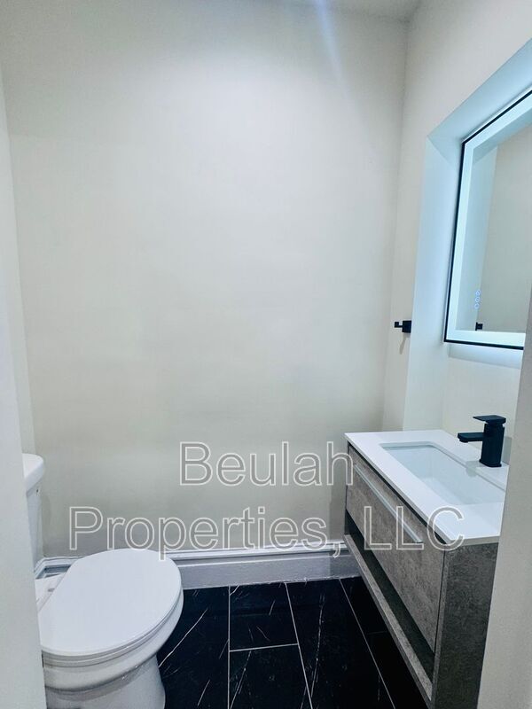 Photo - 1306 Sidney St