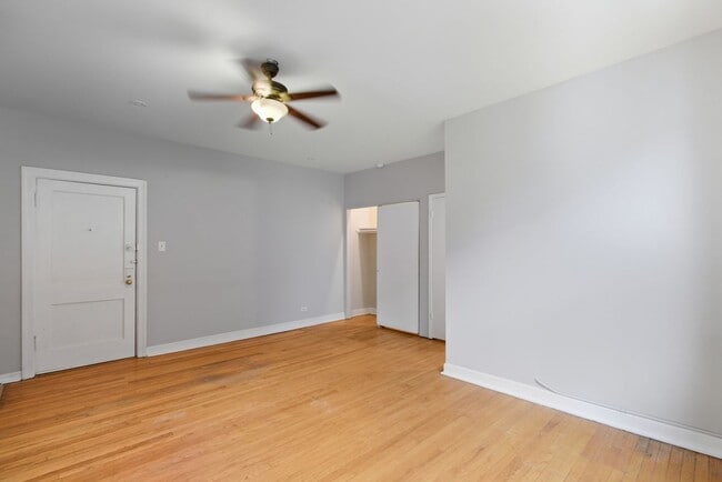 Photo - 1050 W George St