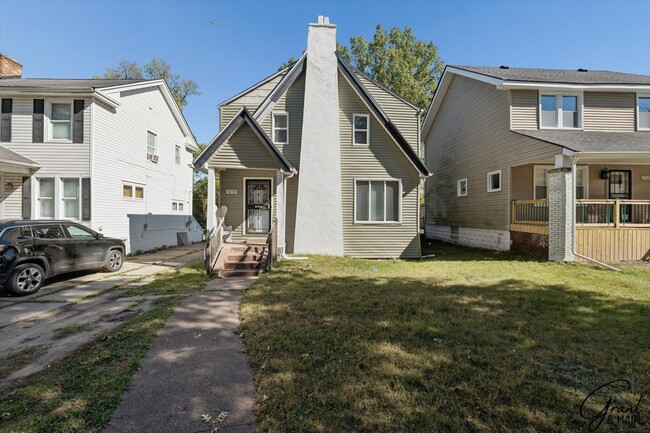 Building Photo - $1300 - Renovated 3 Bedroom