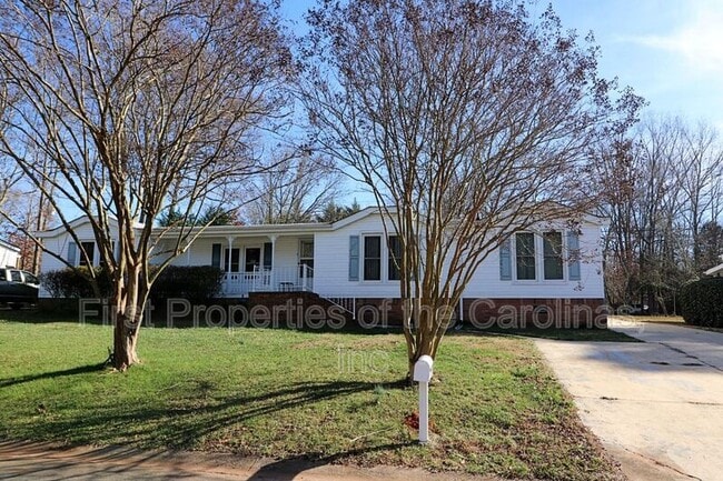 Building Photo - 1148 Southwood Dr