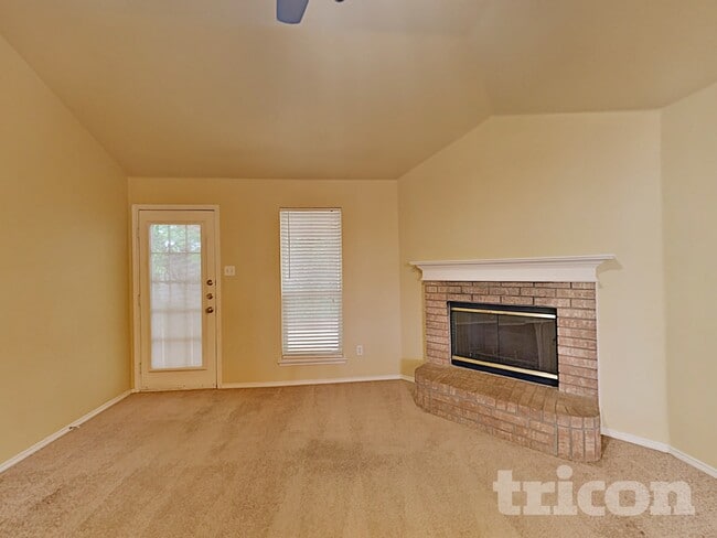 Photo - 532 Caravan Dr