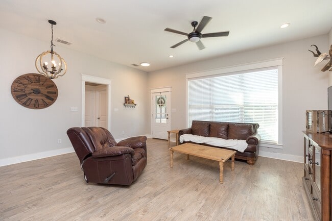 Building Photo - 20690 Pleasant Oaks Dr Rental
